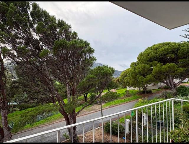 2 BEDROOM PROPERTY TO RENT IN FISH HOEK